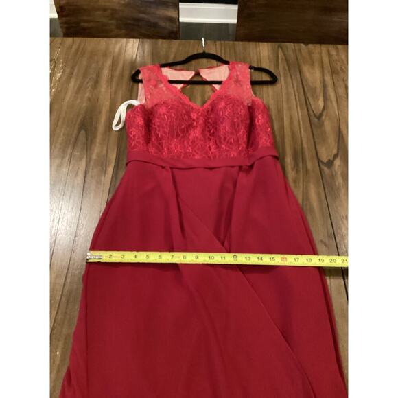 Azazie Britney Bridesmaid formal long lace halter gown Dress in Burgundy sz A8 - Picture 3 of 11